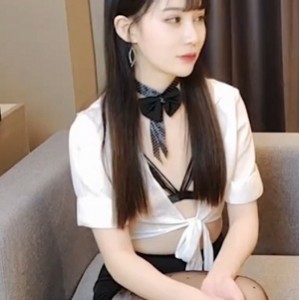 [自行打包] 实习美女老师糖糖欠贷款无力偿还 富豪学生主动帮忙让老... [1v+466M][百度盘]