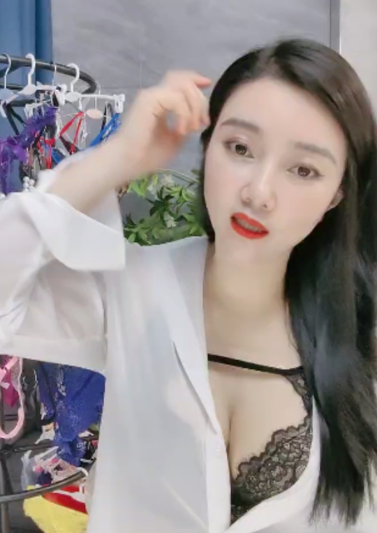 风韵少妇+女人的原味小热裤+55v58.3g