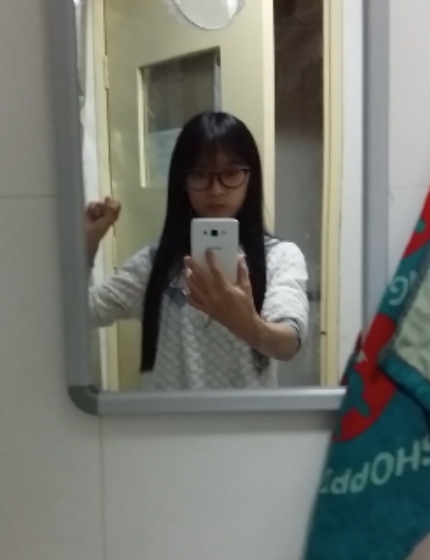 学校宿舍骚气学妹换衣透明裤裤视频曝光