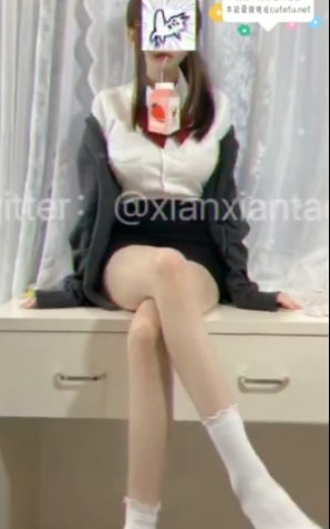 还展现了她的个性和魅力。如果你也喜欢高颜值博主的作品，那么不妨来欣赏一下仙仙桃的视频合集吧！