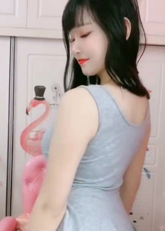 火爆斗鱼人气神似明星白白兔，高颜值美女快手爆R主播，最新散播定制合集50V776M