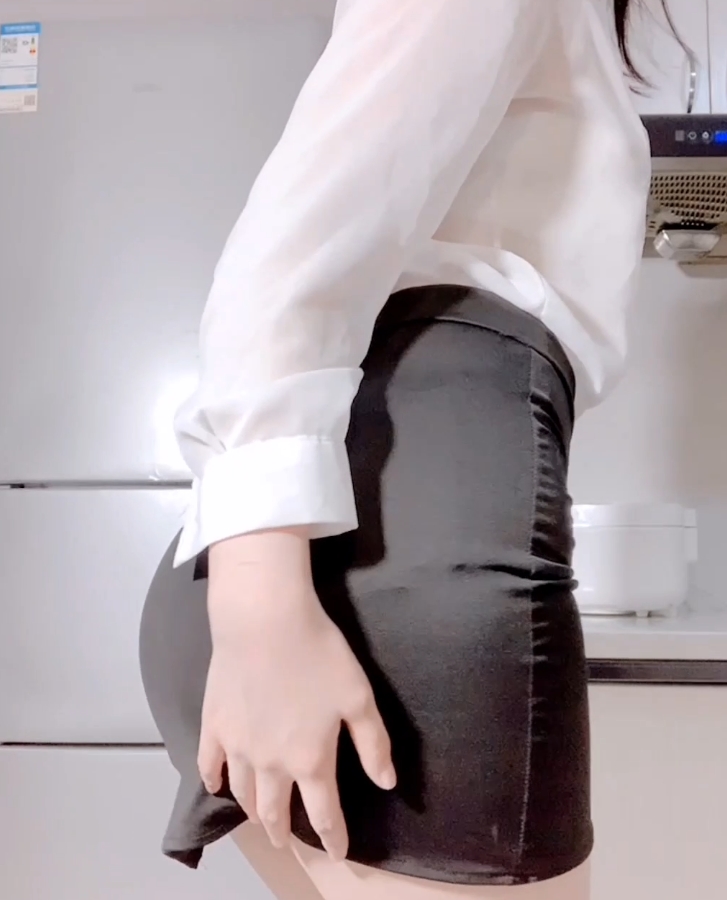 《飘零&月月酱视频合集：49.7g精彩收藏，皮质绑带时尚风》