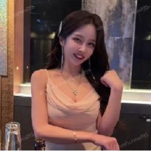 sunwall：韩国人气女团成员自拍洗手间作品，时长8分钟，颜值身材无可挑剔