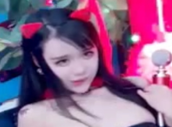 恋夜妮子：30v7.7g节目收藏18，百度搜索量飙升