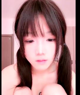 罗L秋秋：双马尾学妹高能录屏，大一新生自拍视频5小时