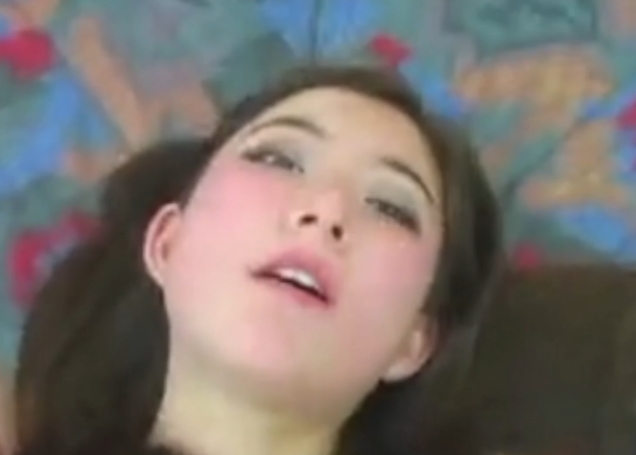 王佳怡三部曲：媚黑大杂汇缩剪，百度盘下载，绝世银娃怡