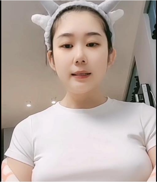 疯狂抖音新篇：大哥玩崩溃了，美女真容，121V2.2G