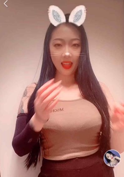 快手人气大灯主播欣妹妹：笑容灿烂，视频合集丰富多样