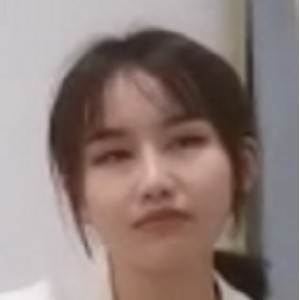 夜色精品探花：妹子笑得开心，却被意外发现，1V，445MB