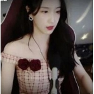 繁华御姐小雨足系列音声视频集，身材一级棒，胡言乱语逗趣诱人