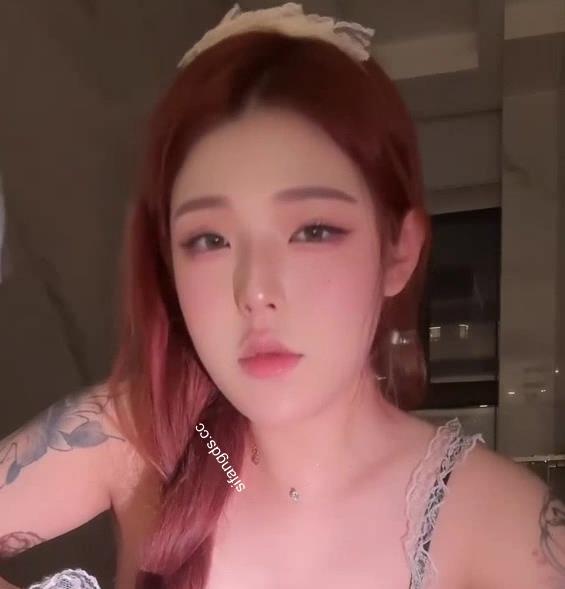 高能预警！TS魅魔自拍露脸，总时长26分钟，颜值爆表，道具秀精彩，下载观赏！