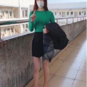 雅柔5万粉丝瘦身特马叉虫保养韵味视频，拥有30好几岁女人味的年轻身材，大腿黑丝，700MB小易bibi快手视频！