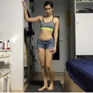 香港高颜值名模网红瑜伽达人MaggieQ：专业技巧展示，快乐放松体验