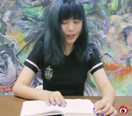 橙子大湿：小姐姐阅读体验，妹子表情大揭秘！106V视频6.2G资源下载