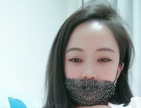 性感小阿姨：56.7G丝袜熟女视频数量惊人