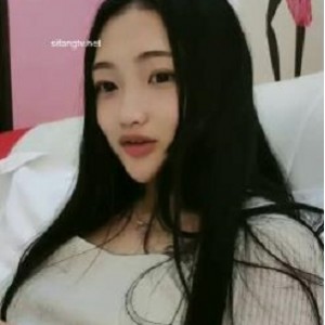 “继续欢哥，KTV三人游，6V-2.5G画质，黄瓜酒瓶爆弄S级视频”