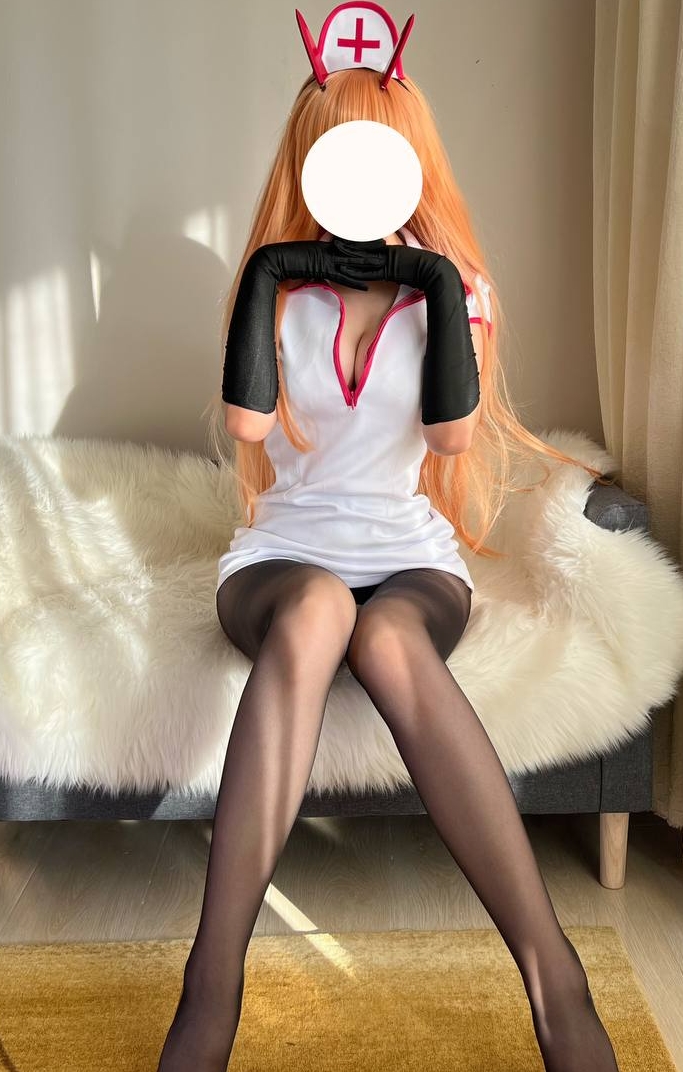 福利姬小空合集：黑丝御姐+白发巫女+亮彩礼服，8V2四人游，1.95G