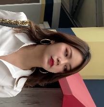 白色连衣裙胖臀长腿美女视频