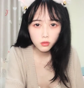 清纯系嫩妹兔耳朵半脱下裤裤