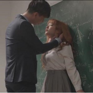 教室女主小雨，颜值与实力并存，技术精湛战况激烈，快来观看！