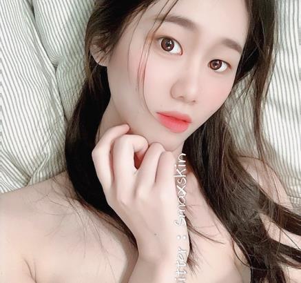 推特smaxskin街头裸姐系列合集，412P167V，2.72GB，火爆观看