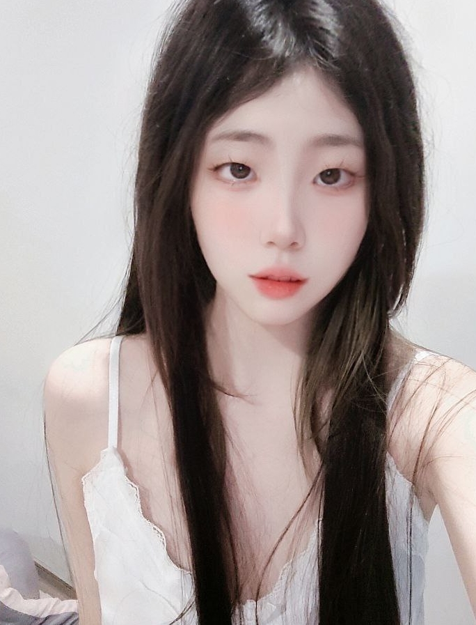 限时抢购SS级清纯女神自拍曝光！11月高价定制，享受3人游的奢华体验！