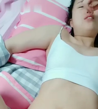 鲜艳的落红女友