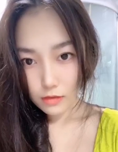 快手网红小倩倩的舌头舞合集