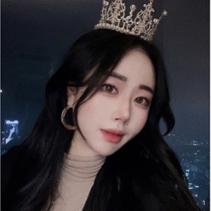 根据分割线中的内容，可能的商品标题为：安若晴精选G奶网红大罩杯牛孕期哺乳期私拍视频