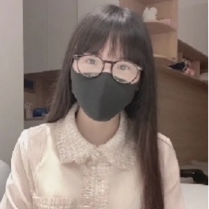 超美女神的反差眼镜