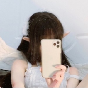 温婉美女网红【芊芊】身材苗条纤细，曼妙舞蹈摇曳生姿