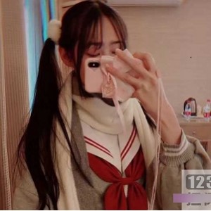 抖音呆萌甜妹（江可爱）被爆黑料，火辣身材自拍尺度爆表