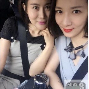 p站大火的温婉贤淑美娇妻晒自拍，岁月不败美人【1G】