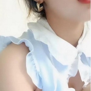 快手逆天颜值主播（小木登子）粉嫩肌肤搭配蕾丝白裙，简直仙女下凡【1.8G】