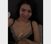 本土外企公司风韵犹存成熟美女白领御姐高管，私下竟与员工各种自拍