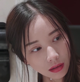 震惊-美熟女居家约会肌肉男被猛裂输出