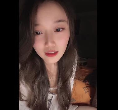 逐渐沦陷的抖音，直播间内边直播边满足金主们的要求