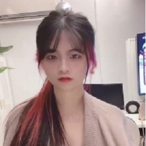 艺校学院风极品校花，和閨密宿舍内露点私拍，精品泄密流出