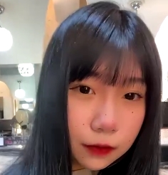 艺校学院风极品校花，和閨密宿舍内露点私拍，精品泄密流出