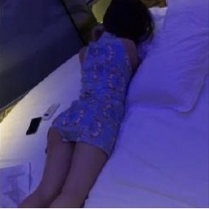 稚嫩清纯女友咬技表演