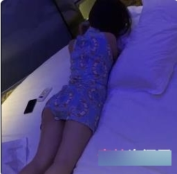 稚嫩清纯女友咬技表演