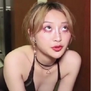 天美传媒-贴身女秘书的哀羞日常