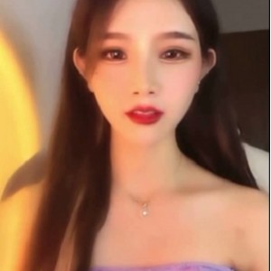 虎牙网红星秀紫色露肩流出