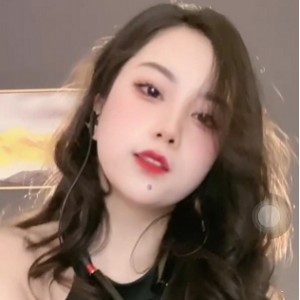 国际版抖音-疯狂酒吧漏点女神最近很火