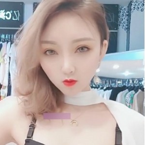 惊现-服装女老板全果换装流出特辑