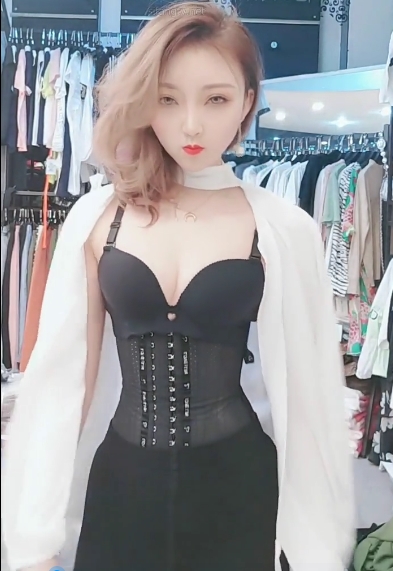 惊现-服装女老板全果换装流出特辑