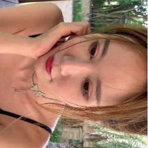 吊带紧身牛仔裤长腿美女