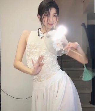 逐渐沦陷的抖音众美女主播各显神通擦边