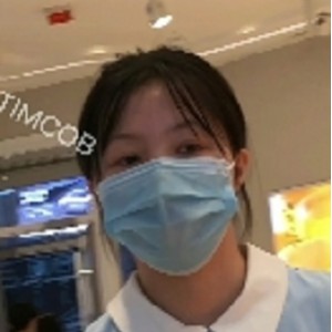 猎奇系列-艺校学生妹在面包店里私密拍摄