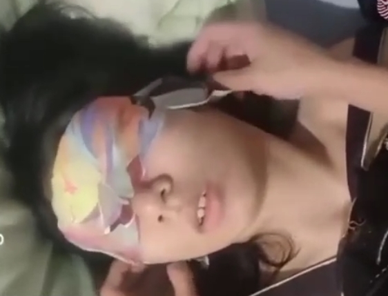 真实灌醉可爱妹子带回家多人运动